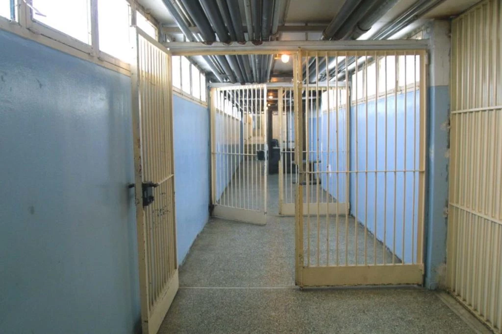 «Έχασα την αξιοπρέπειά μου αλλά μου άξιζε η φυλακή – Μοναδικό φως στο σκοτάδι μου η εκκλησία» – Κατάθεση ψυχής μετά την αποφυλάκισή του!